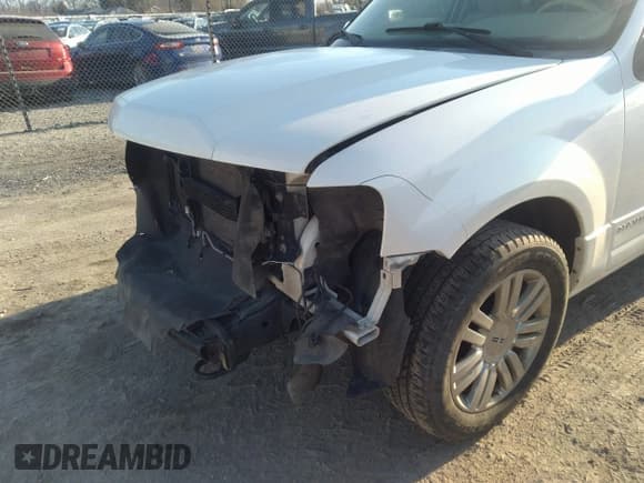 ✅ 2010 Lincoln Navigator • VIN: 5LMJJ2J5XAEJ10199 • Lot: 41788085. Listed on IAAI with 235,684 mi. Free auction sales archive from the USA and detailed vehicle history report at DreamBid. Image 6.