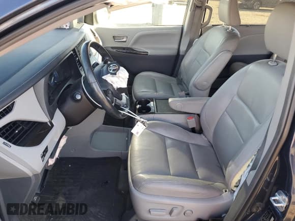 ✅ 2019 Toyota Sienna XLE Premium • VIN: 5TDYZ3DC5KS973387 • Лот: 89647385. Опубликован ранее на Copart с пробегом 53 977 миль. Бесплатный доступ к архиву аукционных продаж из США и подробный отчёт об истории автомобиля на DreamBid. Изображение 7.