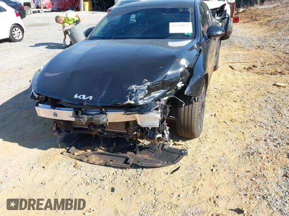 ✅ 2025 Kia K5 GT-Line • VIN: KNAG64J76S5393070 • Lot: 43229077. Wystawiony na IAAI z przebiegiem 4 100 mil. Bezpłatny archiwum sprzedaży aukcyjnych z USA i szczegółowy raport historii pojazdu na DreamBid. Zdjęcie 6.