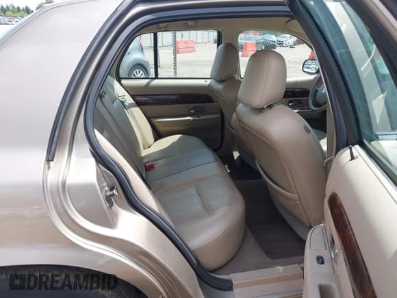 ✅ 2005 Mercury Grand Marquis LS Premium • VIN: 2MEHM75W85X606943 • Лот: 42748614. Опубликован ранее на IAAI с пробегом 114 691 миль. Бесплатный доступ к архиву аукционных продаж из США и подробный отчёт об истории автомобиля на DreamBid. Изображение 8.