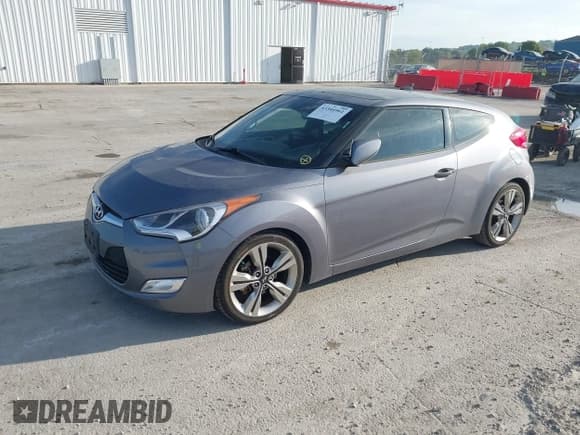 ✅ 2017 Hyundai Veloster Value Edition • VIN: KMHTC6AD4HU320608 • Lot: 43344961. Wystawiony na IAAI z przebiegiem 91 328 mil. Bezpłatny archiwum sprzedaży aukcyjnych z USA i szczegółowy raport historii pojazdu na DreamBid. Zdjęcie 17.