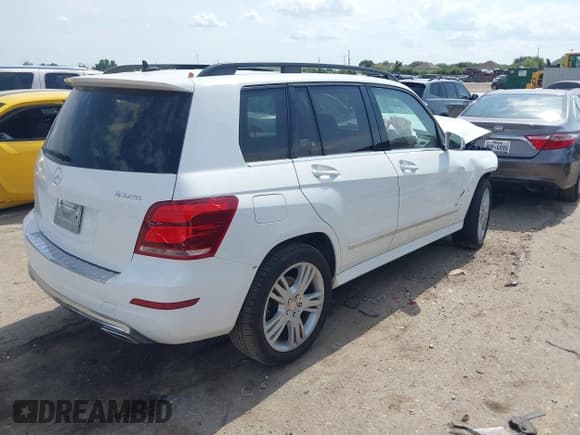 ✅ 2015 Mercedes-Benz GLK 350 • VIN: WDCGG8JB5FG338710 • Лот: 42882858. Опубликован ранее на IAAI с пробегом 118 520 миль. Бесплатный доступ к архиву аукционных продаж из США и подробный отчёт об истории автомобиля на DreamBid. Изображение 4.