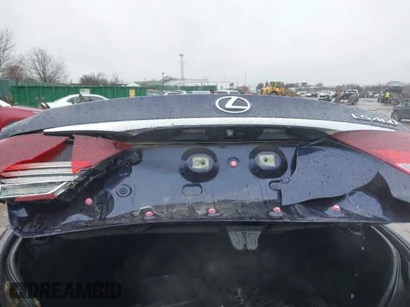 ✅ 2017 Lexus LS 460 • VIN: JTHCL5EF9H5027841 • Lot: 41575889. Listed on IAAI with 36,400 mi. Free auction sales archive from the USA and detailed vehicle history report at DreamBid. Image 6.