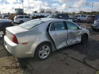 2011 Chevrolet Malibu 1LS z VIN 1G1ZB5E13BF130055, wystawiony jako Copart lot #82730765 z przebiegiem 131 254 mil mil oraz Czysty tytuł • Clean title. Historia ofert i sprzedaży dostępna na DreamBid. Obrazek 3.