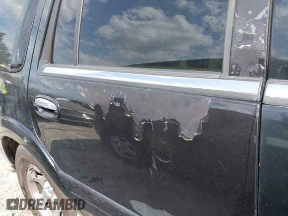 ✅ 2001 Lincoln Navigator • VIN: 5LMEU27R91LJ12007 • Lot: 42051253. Wystawiony na IAAI z przebiegiem 149 533 mil. Bezpłatny archiwum sprzedaży aukcyjnych z USA i szczegółowy raport historii pojazdu na DreamBid. Zdjęcie 13.