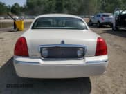 ✅ 2007 Lincoln Town Car Designer Series • VIN: 1LNHM83V27Y605657 • Lot: 56682015. Wystawiony na Copart z przebiegiem 217 978 mil. Bezpłatny archiwum sprzedaży aukcyjnych z USA i szczegółowy raport historii pojazdu na DreamBid. Zdjęcie 6.