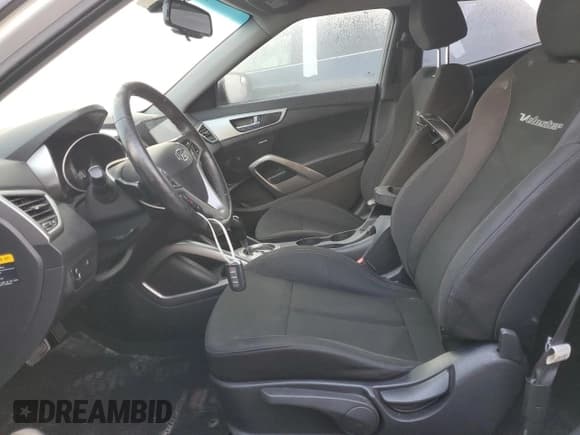 ✅ 2013 Hyundai Veloster w/Black Int • VIN: KMHTC6AD5DU128883 • Lot: 90024835. Wystawiony na Copart z przebiegiem 75 795 mil. Bezpłatny archiwum sprzedaży aukcyjnych z USA i szczegółowy raport historii pojazdu na DreamBid. Zdjęcie 7.