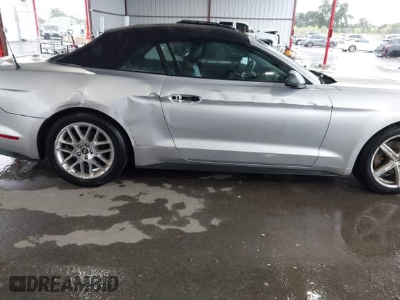 ✅ 2017 Ford Mustang EcoBoost Premium • VIN: 1FATP8UH3H5287216 • Лот: 43290436. Опубликован ранее на IAAI с пробегом 122 263 миль. Бесплатный доступ к архиву аукционных продаж из США и подробный отчёт об истории автомобиля на DreamBid. Изображение 6.