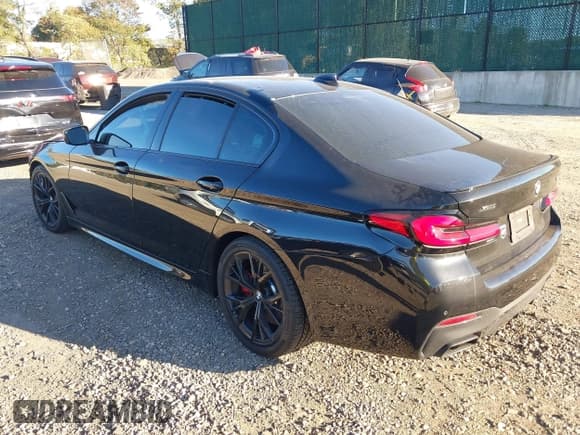 ✅ 2023 BMW 5 Series M550i xDrive • VIN: WBA13BK07PCN56512 • Lot: 43463795. Wystawiony na IAAI z przebiegiem 48 352 mil. Bezpłatny archiwum sprzedaży aukcyjnych z USA i szczegółowy raport historii pojazdu na DreamBid. Zdjęcie 3.