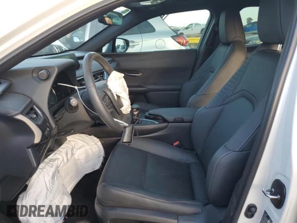 ✅ 2021 Lexus UX 200 • VIN: JTHP3JBH7M2037702 • Lot: 69784022. Listed on Copart with 14,173 mi. Free auction sales archive from the USA and detailed vehicle history report at DreamBid. Image 7.