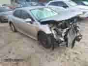 2020 Toyota Camry Hybrid LE z VIN 4T1C31AK0LU524185, wystawiony jako IAAI lot #43334178 z przebiegiem 241 680 mil mil oraz . Historia ofert i sprzedaży dostępna na DreamBid. Obrazek 1.