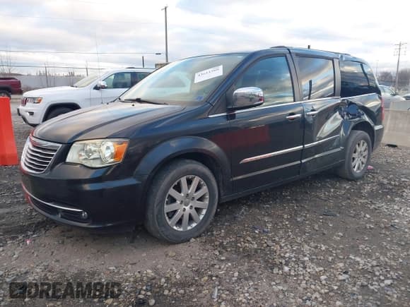 ✅ 2015 Chrysler Town & Country Touring L • VIN: 2C4RC1CGXFR628496 • Lot: 43611560. Wystawiony na IAAI z przebiegiem 169 276 mil. Bezpłatny archiwum sprzedaży aukcyjnych z USA i szczegółowy raport historii pojazdu na DreamBid. Zdjęcie 19.