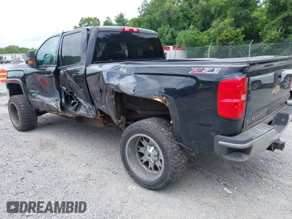 ✅ 2015 Chevrolet Silverado 2500HD LT • VIN: 1GC2KVEG6FZ509763 • Lot: 42538078. Wystawiony na IAAI z przebiegiem 143 756 mil. Bezpłatny archiwum sprzedaży aukcyjnych z USA i szczegółowy raport historii pojazdu na DreamBid. Zdjęcie 3.