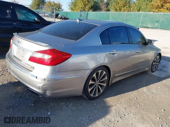 ✅ 2012 Hyundai Genesis R-Spec • VIN: KMHGC4DH5CU207506 • Лот: 43579449. Опубликован ранее на IAAI с пробегом 215 842 миль. Бесплатный доступ к архиву аукционных продаж из США и подробный отчёт об истории автомобиля на DreamBid. Изображение 4.