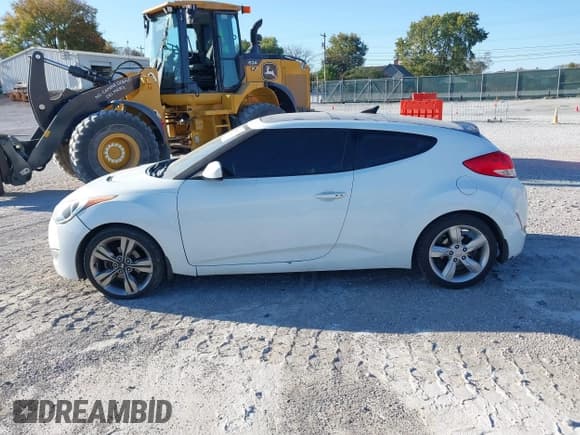 ✅ 2013 Hyundai Veloster w/Black Int • VIN: KMHTC6AD5DU104972 • Lot: 40518357. Wystawiony na IAAI z przebiegiem 191 284 mil. Bezpłatny archiwum sprzedaży aukcyjnych z USA i szczegółowy raport historii pojazdu na DreamBid. Zdjęcie 14.