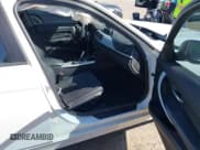 ✅ 2013 BMW 3 Series 328i • VIN: WBA3A5G52DNP18714 • Lot: 41844082. Wystawiony na IAAI z przebiegiem 104 867 mil. Bezpłatny archiwum sprzedaży aukcyjnych z USA i szczegółowy raport historii pojazdu na DreamBid. Zdjęcie 5.