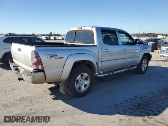✅ 2011 Toyota Tacoma • VIN: 3TMLU4EN2BM065428 • Lot: 86501835. Listed on Copart with 122,838 mi. Free auction sales archive from the USA and detailed vehicle history report at DreamBid. Image 3.