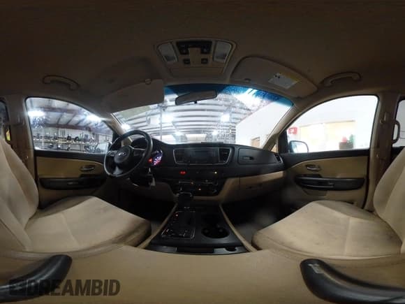 ✅ 2016 Kia Sedona LX • VIN: KNDMB5C19G6098417 • Lot: 43521578. Wystawiony na IAAI z przebiegiem 136 952 mil. Bezpłatny archiwum sprzedaży aukcyjnych z USA i szczegółowy raport historii pojazdu na DreamBid. Zdjęcie 18.