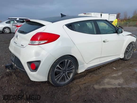 2016 Hyundai Veloster Turbo с VIN KMHTC6AE6GU263433, выставлен на аукционе IAAI как лот 43533414 с пробегом 88 638 миль миль и . История ставок и продаж доступна на DreamBid. Изображение 4.