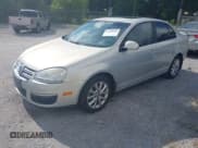 ✅ 2010 Volkswagen Jetta Limited Edition • VIN: 3VWRZ7AJ7AM098548 • Lot: 42510689. Wystawiony na IAAI z przebiegiem 166 541 mil. Bezpłatny archiwum sprzedaży aukcyjnych z USA i szczegółowy raport historii pojazdu na DreamBid. Zdjęcie 2.