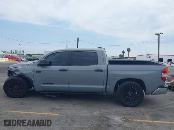 ✅ 2020 Toyota Tundra SR5 • VIN: 5TFEY5F15LX257663 • Lot: 42756667. Listed on IAAI with 64,961 mi. Free auction sales archive from the USA and detailed vehicle history report at DreamBid. Image 14.