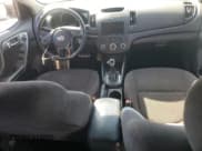 ✅ 2013 Kia Forte SX • VIN: KNAFW5A39D5669484 • Lot: 42128605. Wystawiony na Copart z przebiegiem 132 556 mil. Bezpłatny archiwum sprzedaży aukcyjnych z USA i szczegółowy raport historii pojazdu na DreamBid. Zdjęcie 8.