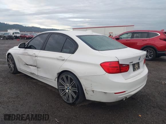 ✅ 2014 BMW 3 Series 328d xDrive • VIN: WBA3D5C52EKX97351 • Lot: 43653167. Wystawiony na IAAI z przebiegiem 171 941 mil. Bezpłatny archiwum sprzedaży aukcyjnych z USA i szczegółowy raport historii pojazdu na DreamBid. Zdjęcie 3.
