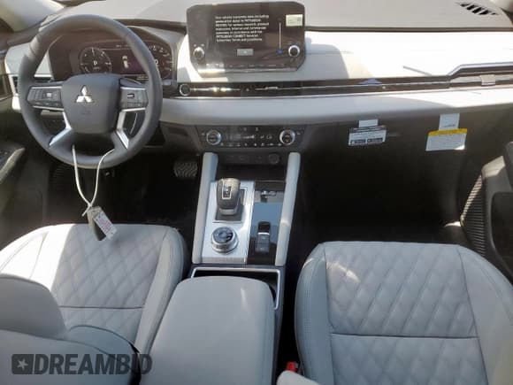 ✅ 2025 Mitsubishi Outlander SEL • VIN: JA4T5WA96SZ011494 • Lot: 67326635. Listed on Copart with 6 mi. Free auction sales archive from the USA and detailed vehicle history report at DreamBid. Image 8.