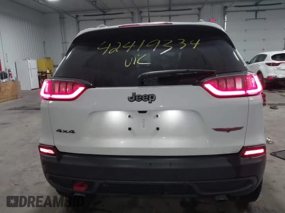 ✅ 2021 Jeep Cherokee Trailhawk • VIN: 1C4PJMBX8MD139644 • Lot: 42419334. Wystawiony na IAAI z przebiegiem 68 333 mil. Bezpłatny archiwum sprzedaży aukcyjnych z USA i szczegółowy raport historii pojazdu na DreamBid. Zdjęcie 16.