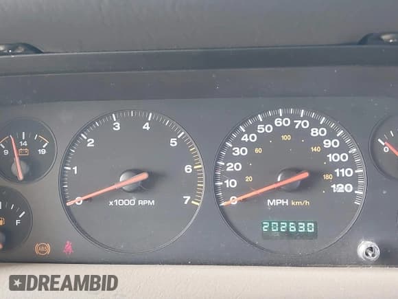 ✅ 2001 Jeep Grand Cherokee Laredo • VIN: 1J4GX48S21C648442 • Lot: 42023940. Listed on IAAI with 202,630 mi. Free auction sales archive from the USA and detailed vehicle history report at DreamBid. Image 7.