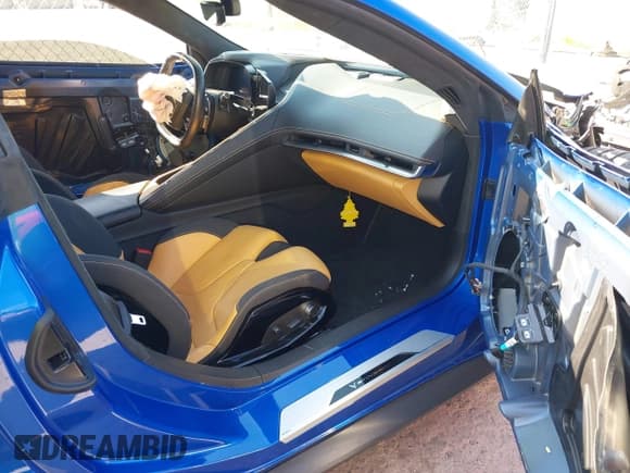 ✅ 2021 Chevrolet Corvette 3LT • VIN: 1G1YC2D4XM5122952 • Lot: 43247546. Listed on IAAI with 11,727 mi. Free auction sales archive from the USA and detailed vehicle history report at DreamBid. Image 5.