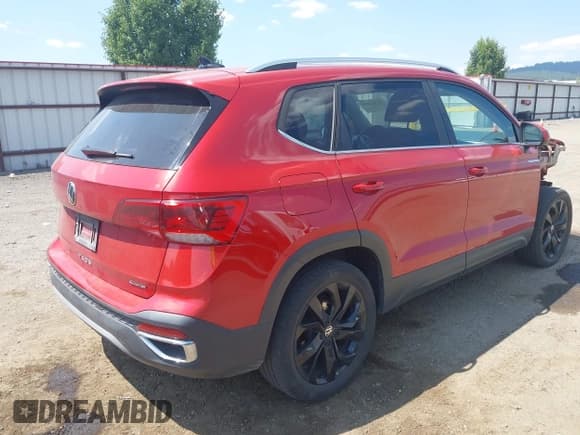✅ 2022 Volkswagen Taos SE • VIN: 3VVPX7B2XNM037418 • Lot: 42762385. Wystawiony na IAAI z przebiegiem 49 933 mil. Bezpłatny archiwum sprzedaży aukcyjnych z USA i szczegółowy raport historii pojazdu na DreamBid. Zdjęcie 4.