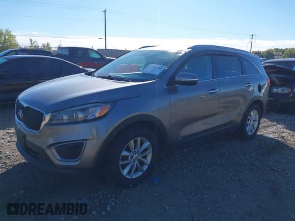 ✅ 2016 Kia Sorento LX • VIN: 5XYPGDA53GG072441 • Lot: 43341188. Listed on IAAI with 292,864 mi. Free auction sales archive from the USA and detailed vehicle history report at DreamBid. Image 17.