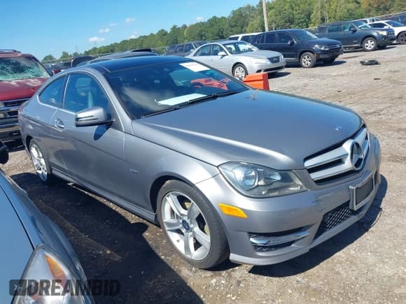 ✅ 2012 Mercedes-Benz C 250 • VIN: WDDGJ4HB2CF792300 • Lot: 40470541. Wystawiony na IAAI z przebiegiem 105 867 mil. Bezpłatny archiwum sprzedaży aukcyjnych z USA i szczegółowy raport historii pojazdu na DreamBid. Zdjęcie 1.