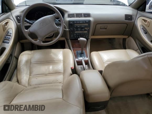 ✅ 1993 Lexus ES 300 • VIN: JT8VK13T1P0216976 • Lot: 54801875. Listed on Copart with 110,217 mi. Free auction sales archive from the USA and detailed vehicle history report at DreamBid. Image 8.