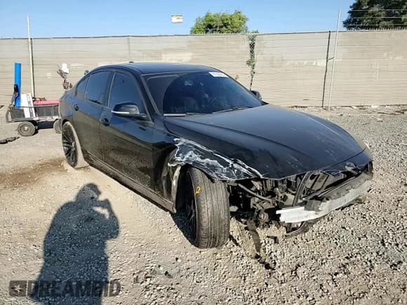 ✅ 2015 BMW 3 Series 320i • VIN: WBA3B1C55FP681497 • Lot: 81923205. Listed on Copart with 148,560 mi. Free auction sales archive from the USA and detailed vehicle history report at DreamBid. Image 13.