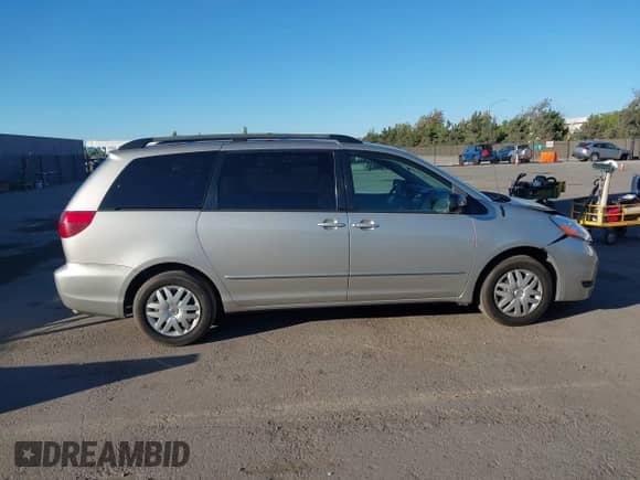 2005 Toyota Sienna LE z VIN 5TDZA23C55S326516, wystawiony jako IAAI lot #43476821 z przebiegiem 117 254 mil mil oraz . Historia ofert i sprzedaży dostępna na DreamBid. Obrazek 13.
