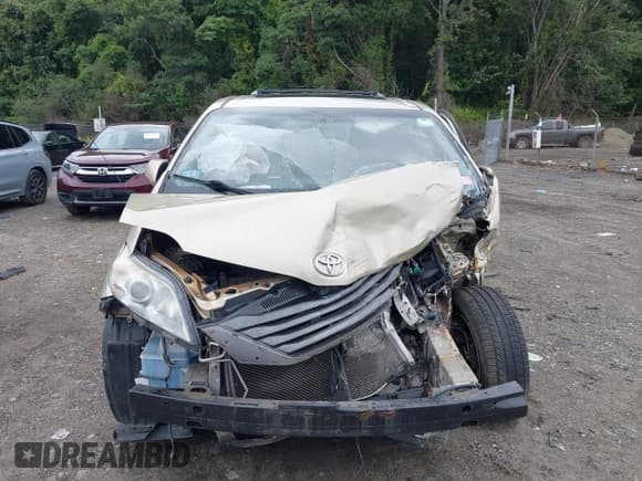 ✅ 2013 Toyota Sienna XLE AAS • VIN: 5TDYK3DC0DS342750 • Lot: 43043478. Listed on IAAI with 131,580 mi. Free auction sales archive from the USA and detailed vehicle history report at DreamBid. Image 13.