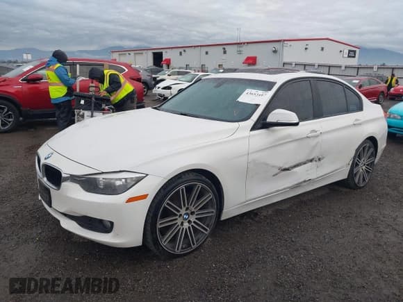 ✅ 2014 BMW 3 Series 328d xDrive • VIN: WBA3D5C52EKX97351 • Lot: 43653167. Wystawiony na IAAI z przebiegiem 171 941 mil. Bezpłatny archiwum sprzedaży aukcyjnych z USA i szczegółowy raport historii pojazdu na DreamBid. Zdjęcie 17.