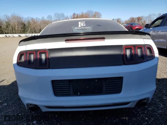 ✅ 2014 Ford Mustang GT • VIN: 1ZVBP8CF3E5275422 • Lot: 93038335. Wystawiony na Copart z przebiegiem 78 176 mil. Bezpłatny archiwum sprzedaży aukcyjnych z USA i szczegółowy raport historii pojazdu na DreamBid. Zdjęcie 6.