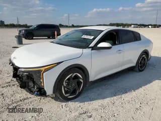 ✅ 2025 Kia K4 EX • VIN: 3KPFU4DE8SE004139 • Лот: 86781225. Опубликован ранее на Copart с пробегом 6 507 миль. Бесплатный доступ к архиву аукционных продаж из США и подробный отчёт об истории автомобиля на DreamBid. Изображение 1.