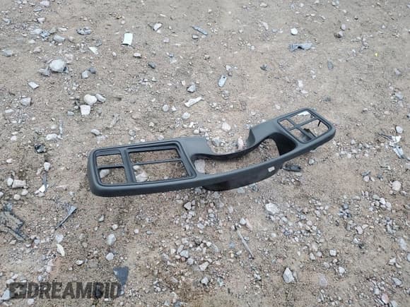 ✅ 2004 Chevrolet Suburban LS • VIN: 1GNFK16Z64J143512 • Лот: 46996085. Опубликован ранее на Copart с пробегом 324 596 миль. Бесплатный доступ к архиву аукционных продаж из США и подробный отчёт об истории автомобиля на DreamBid. Изображение 15.