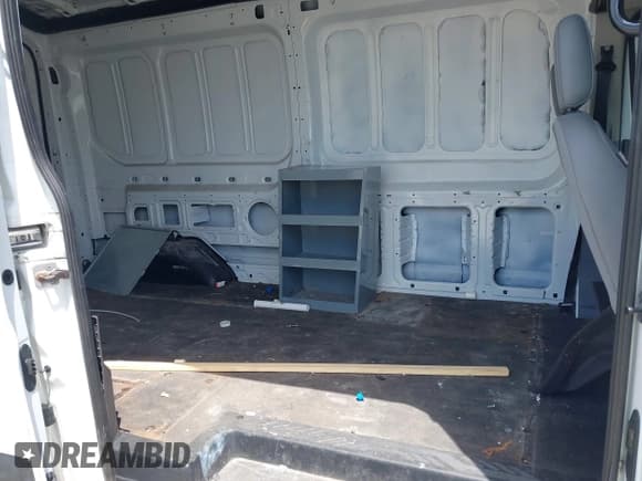 ✅ 2019 Ford Transit • VIN: 1FTBW2CM0KKB59593 • Lot: 41961520. Wystawiony na IAAI z przebiegiem 136 094 mil. Bezpłatny archiwum sprzedaży aukcyjnych z USA i szczegółowy raport historii pojazdu na DreamBid. Zdjęcie 8.