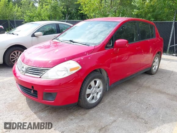 ✅ 2007 Nissan Versa SL • VIN: 3N1BC13E57L459568 • Lot: 42797615. Wystawiony na IAAI z przebiegiem 291 503 mil. Bezpłatny archiwum sprzedaży aukcyjnych z USA i szczegółowy raport historii pojazdu na DreamBid. Zdjęcie 2.