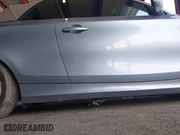 ✅ 2009 BMW 1 Series 128i • VIN: WBAUN13549VH80522 • Lot: 42468682. Wystawiony na IAAI z przebiegiem 136 314 mil. Bezpłatny archiwum sprzedaży aukcyjnych z USA i szczegółowy raport historii pojazdu na DreamBid. Zdjęcie 6.