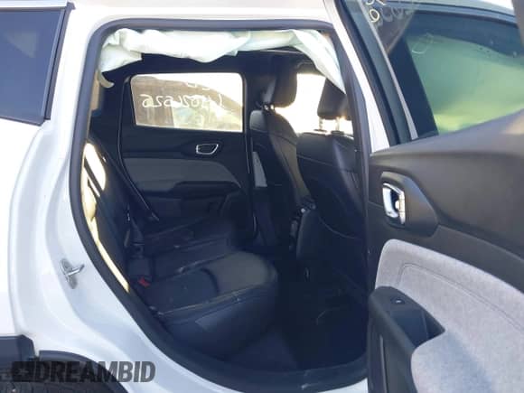 2024 Jeep Compass Latitude с VIN 3C4NJDBN8RT599085, выставлен на аукционе IAAI как лот 43558238 с пробегом Не указан миль и . История ставок и продаж доступна на DreamBid. Изображение 8.