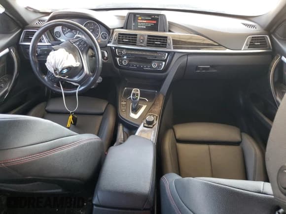 ✅ 2018 BMW 3 Series 328d • VIN: WBA8E5C56JA507664 • Lot: 60083895. Wystawiony na Copart z przebiegiem 94 331 mil. Bezpłatny archiwum sprzedaży aukcyjnych z USA i szczegółowy raport historii pojazdu na DreamBid. Zdjęcie 8.