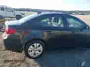 2015 Chevrolet Cruze LS z VIN 1G1PB5SH8F7188669, wystawiony jako Copart lot #61000845 z przebiegiem 118 179 mil mil oraz Szkoda całkowita • Salvage title. Historia ofert i sprzedaży dostępna na DreamBid. Obrazek 13.