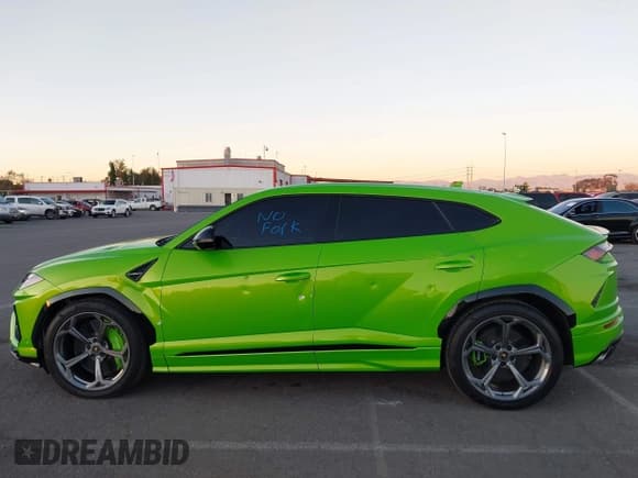 ✅ 2019 Lamborghini Urus • VIN: ZPBUA1ZL2KLA04966 • Lot: 43911141. Listed on IAAI with 26,775 mi. Free auction sales archive from the USA and detailed vehicle history report at DreamBid. Image 14.