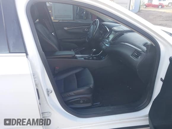 ✅ 2017 Chevrolet Impala LT • VIN: 2G1105SA8H9142176 • Lot: 43580865. Wystawiony na IAAI z przebiegiem 300 615 mil. Bezpłatny archiwum sprzedaży aukcyjnych z USA i szczegółowy raport historii pojazdu na DreamBid. Zdjęcie 5.